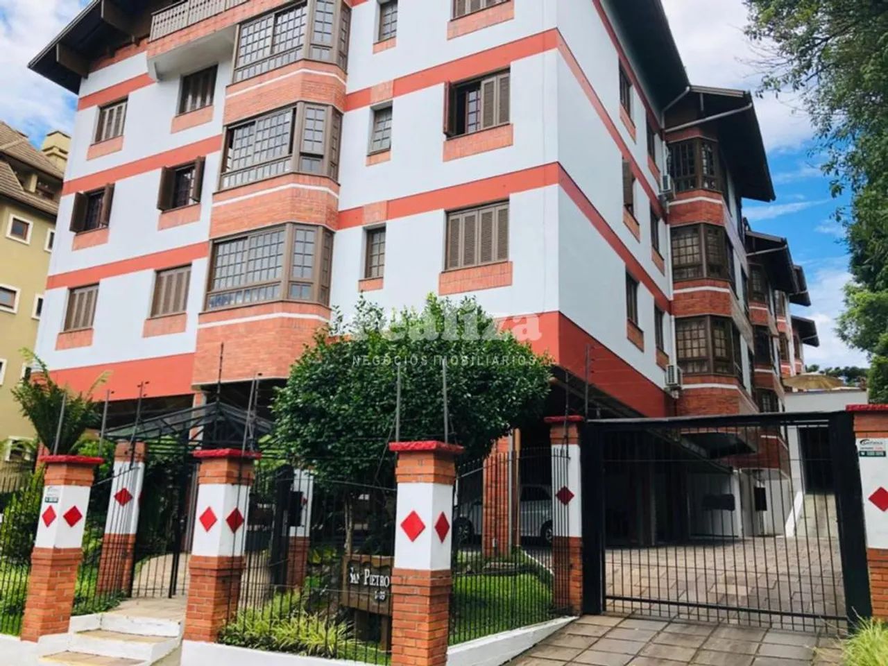 APARTAMENTO 2 DORMITÓRIOS NO CENTRO DE GRAMADO