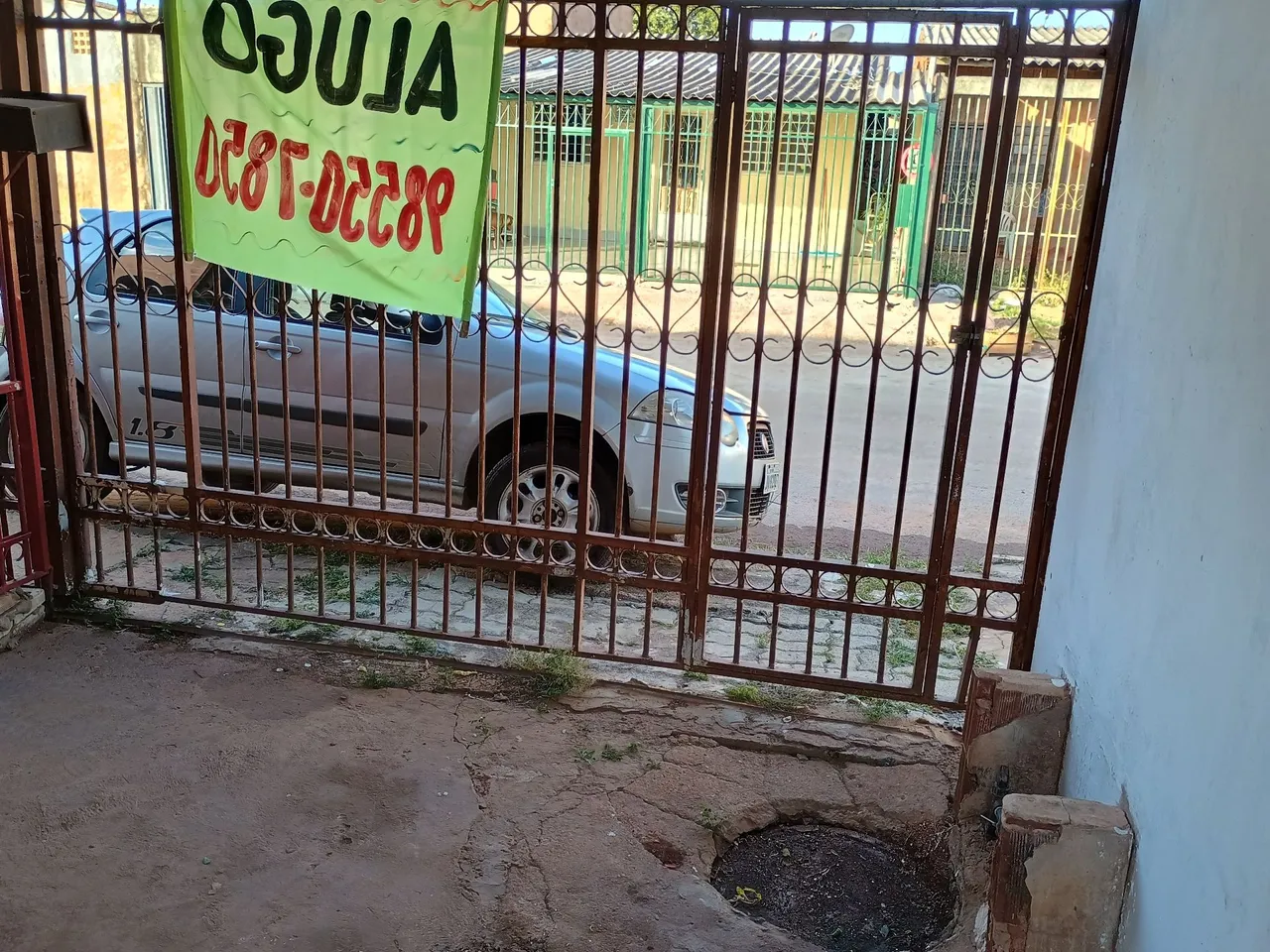 Aluguel de casa de fundo