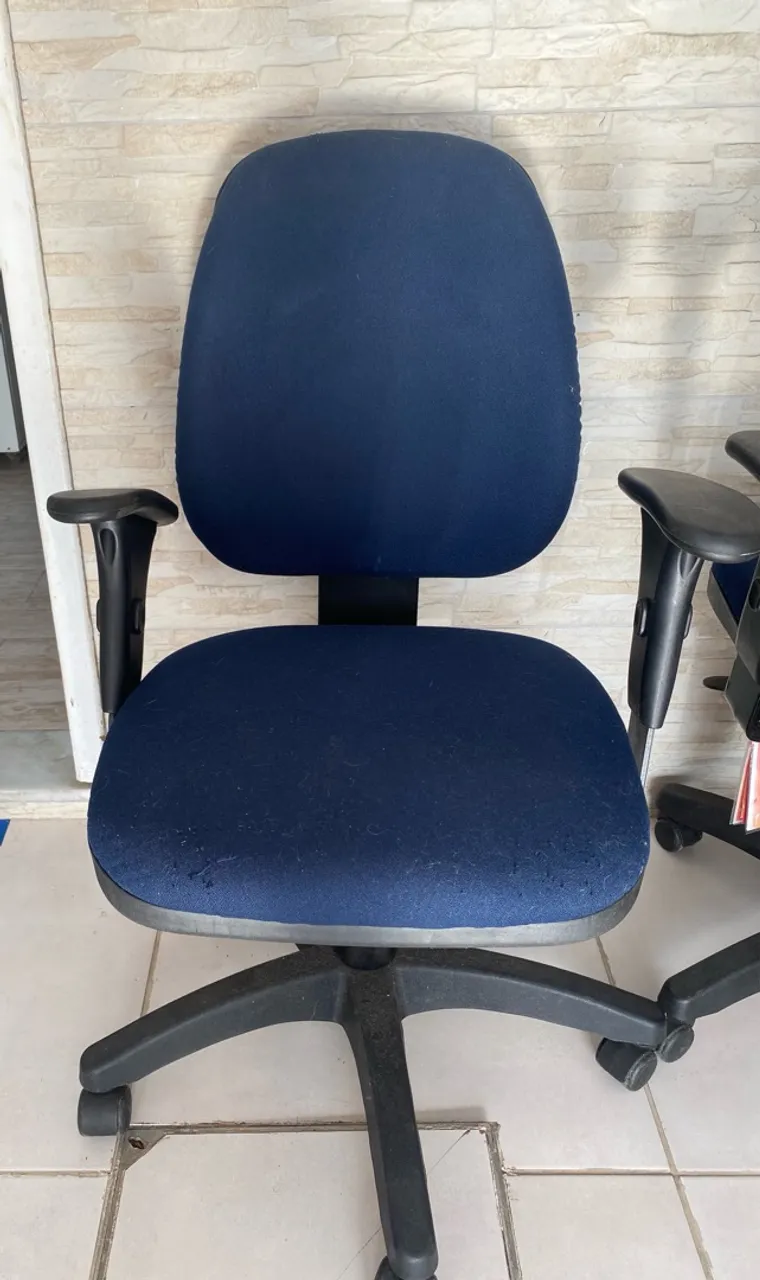 Cadeira de Escritório Azul - Conforto e Ergonomia