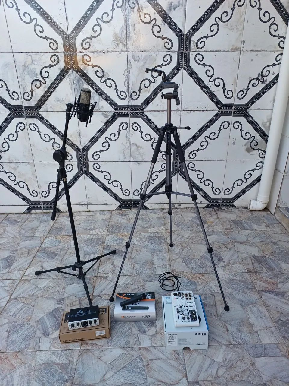 Microfone AKG e Equimentos para Musicos 