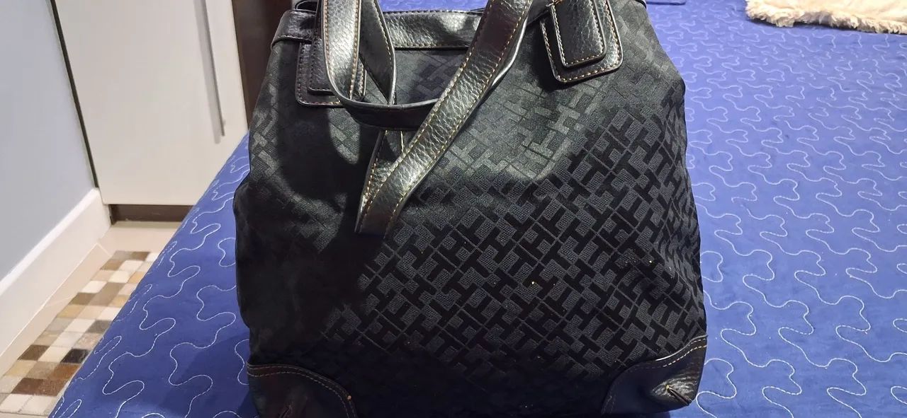 Bolsa Tommy Hilfiger Preta - Foto 3