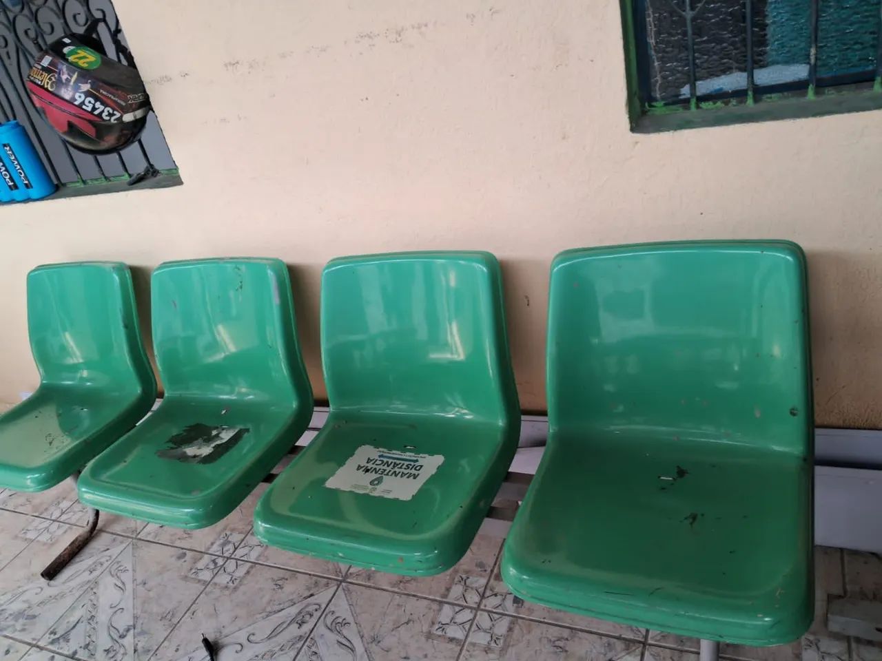 Banco de espera em plástico verde - 4 lugares - Foto 4