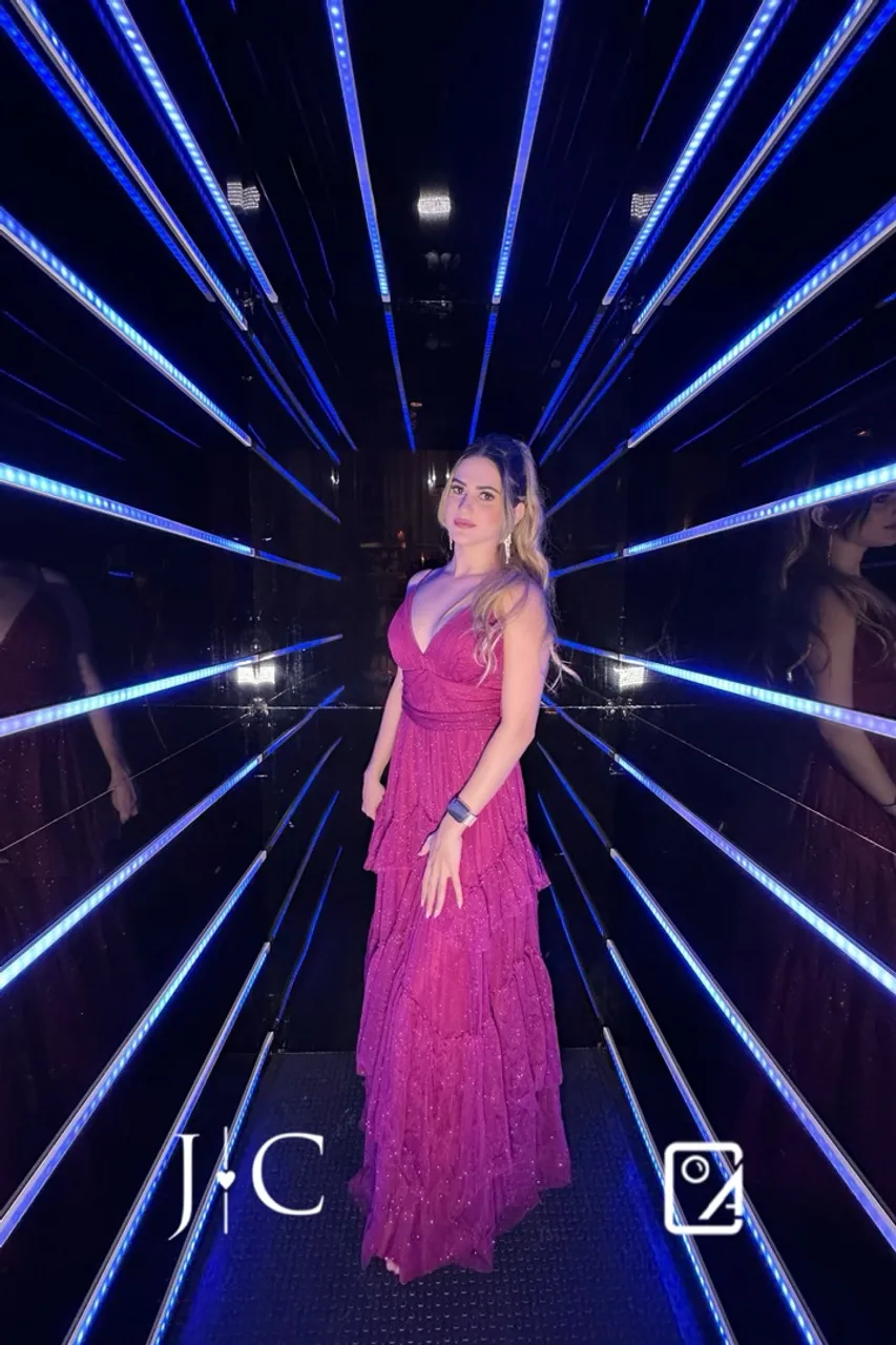 Vestido longo rosa com brilho