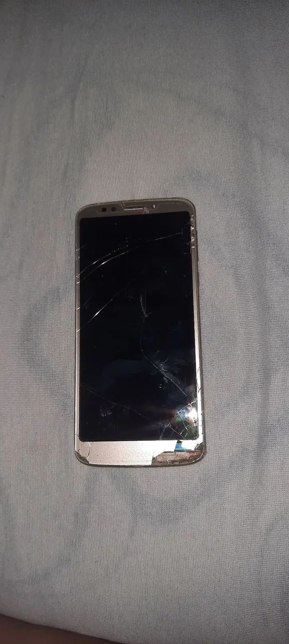 Tela de Celular quebrada