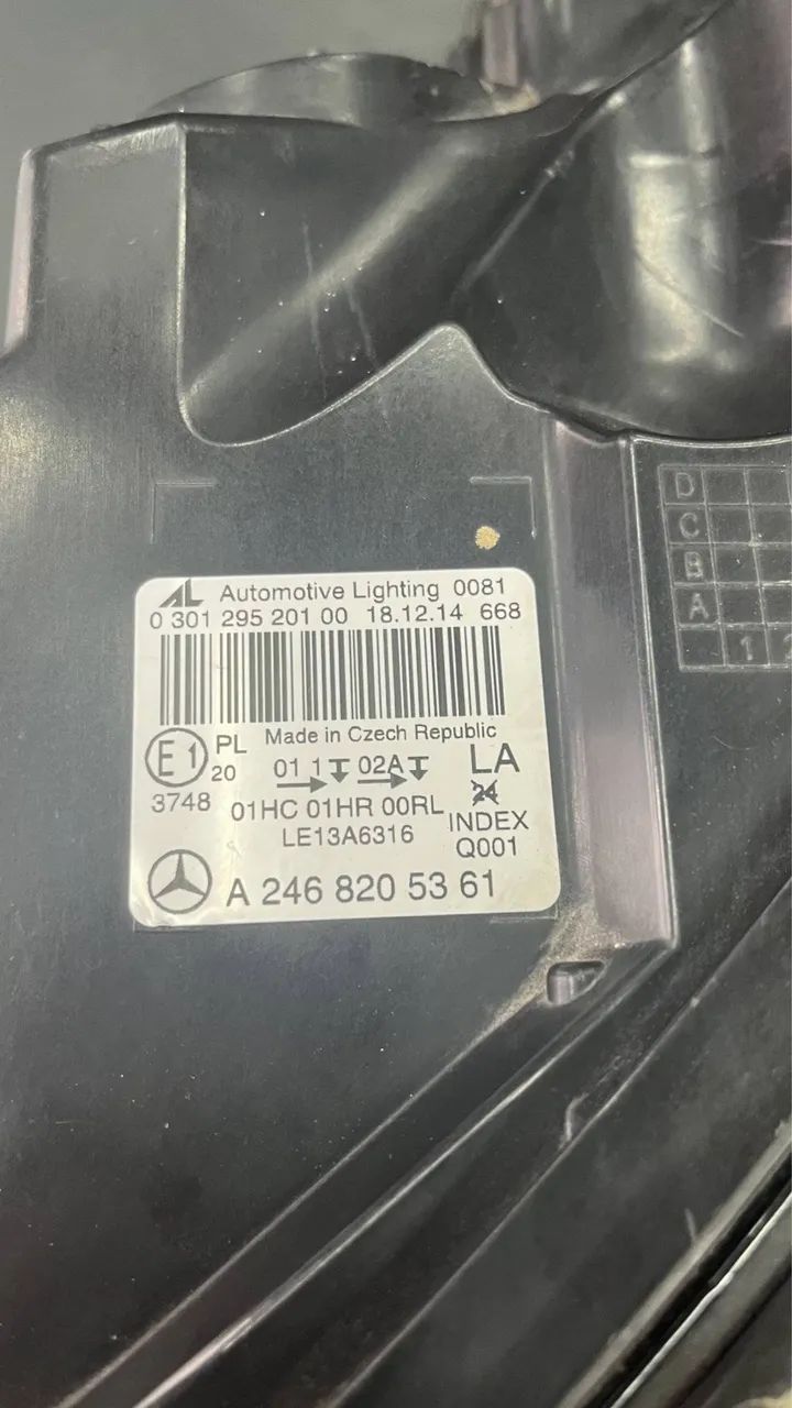Farol Lado Esquerdo Da Mercedes Glc W246 2013 A 2017 - Peças para