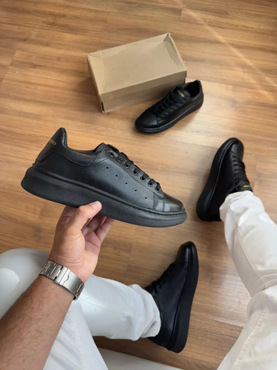 Tênis Alexander McQueen Couro Preto - Foto 2