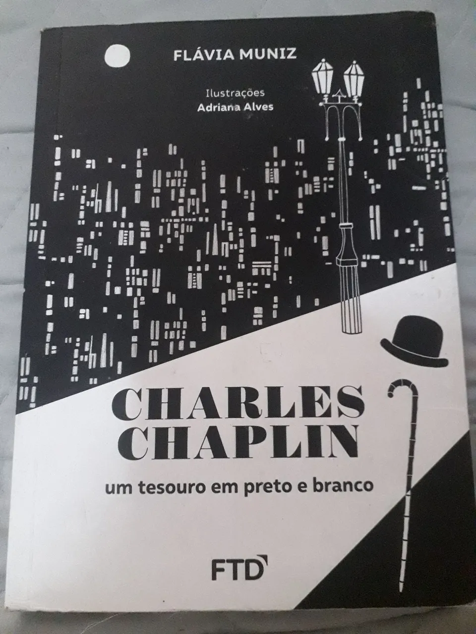 Livro Charles Chaplin: um tesouro em preto e branco