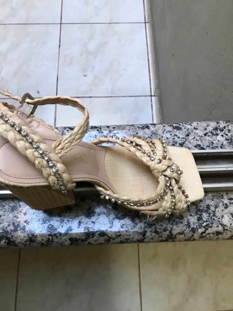 Sandália Rasteira Bege - Foto 3