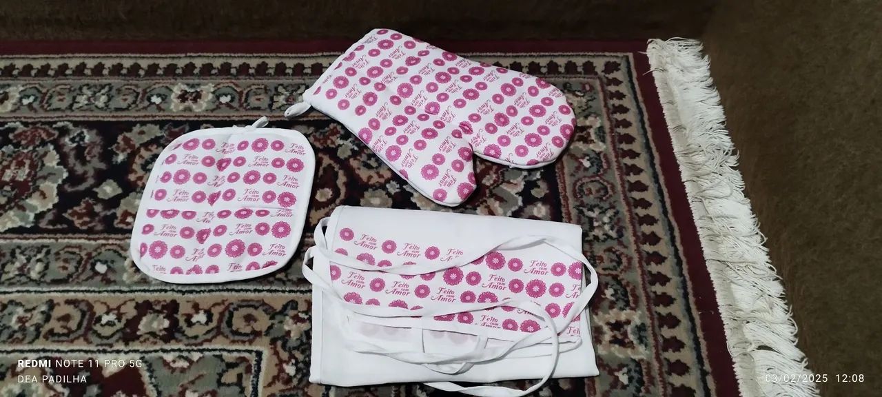 Jogo de Avental e Luvas de Cozinha - Flores Rosa - Foto 3