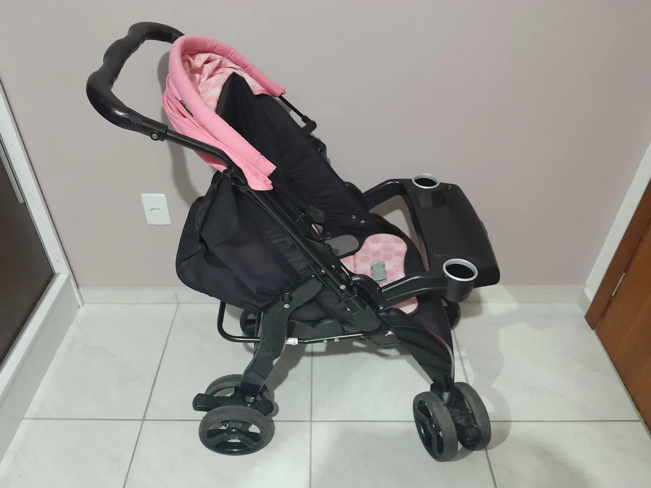 Carrinho de Bebê Compacto e Confortável