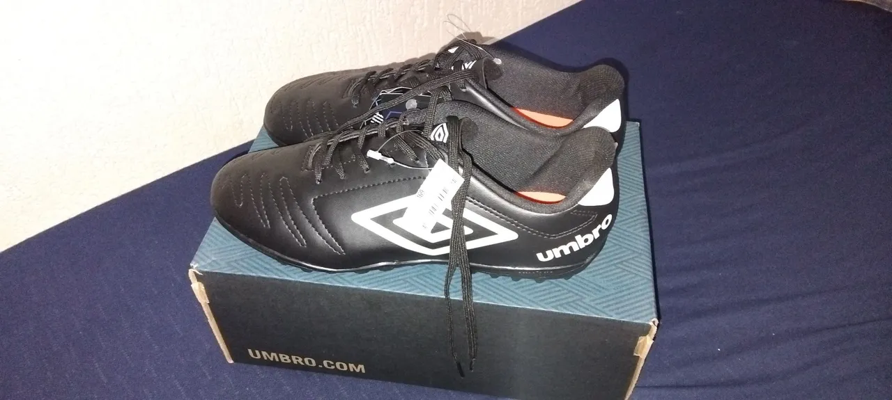 Chuteira de societ sofrer shoes Umbro Class