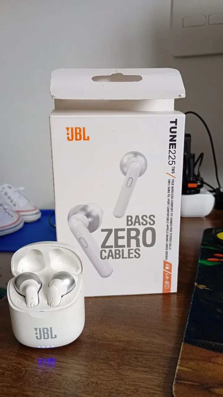 Fone de ouvido JBL Tune 225TWS - Sem fios e com graves potentes!