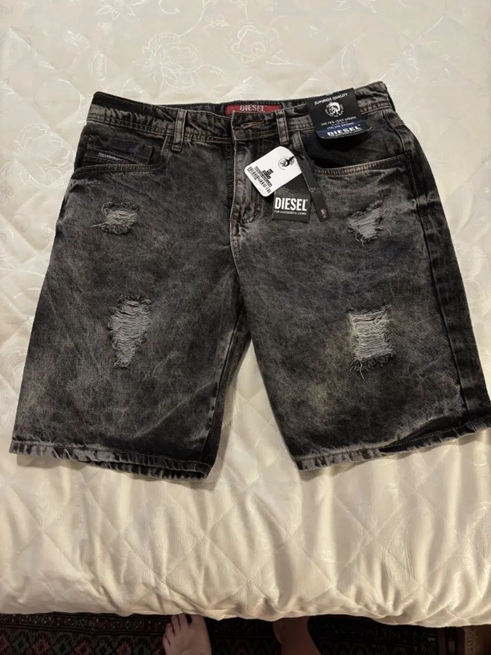 Bermuda jeans DIESEL 42 nova sem uso!! - Foto 2