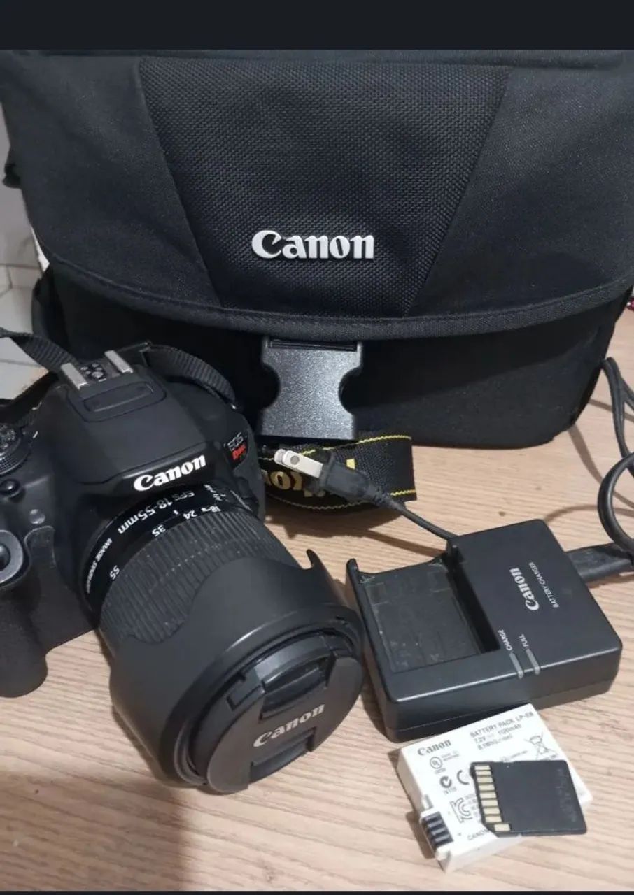 Câmera Canon EOS com lente 18-55mm