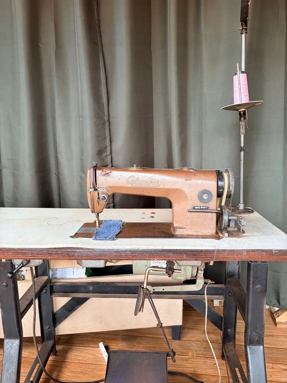 Máquina industrial reta