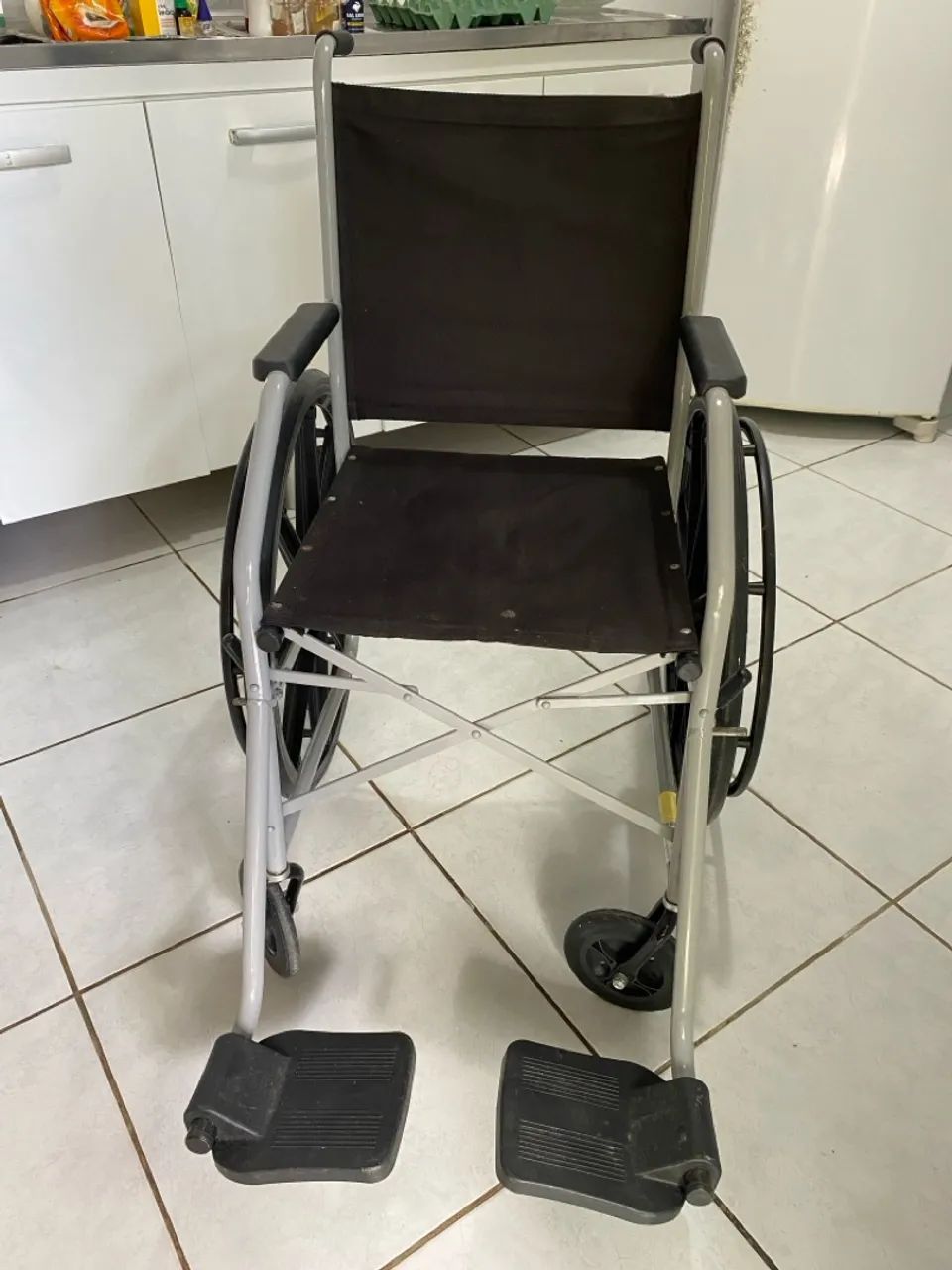 Cadeira de rodas dobrável