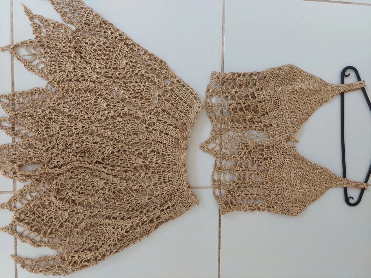 Conjunto Crochê Praia Top e Saia -Feito com linha de seda veste