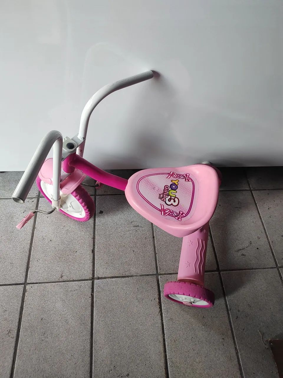 Bicicleta infantil rosa perfeito estado  - Foto 4