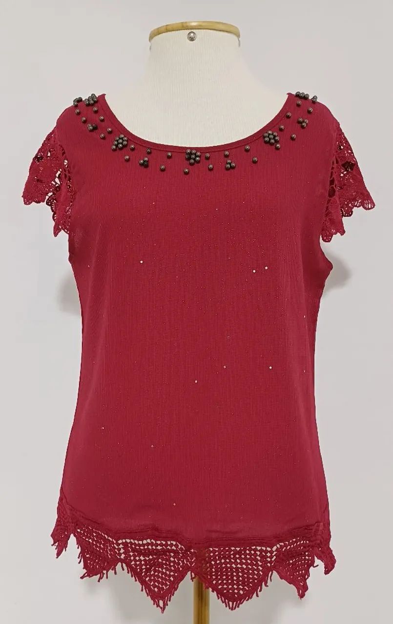 Blusa vermelha com brilho e renda Tamanho P