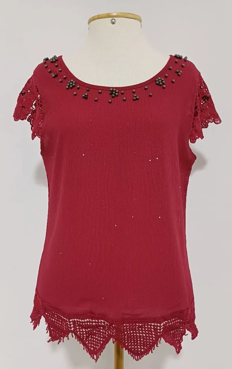 Blusa vermelha com brilho e renda Tamanho P