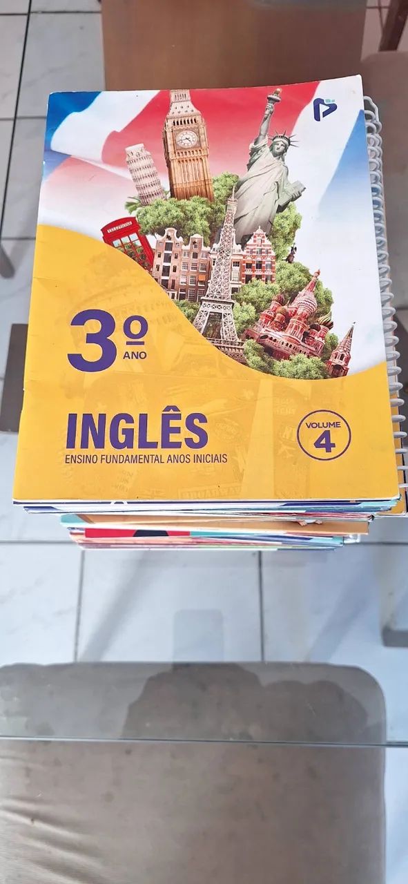 Livros do 3º ano.