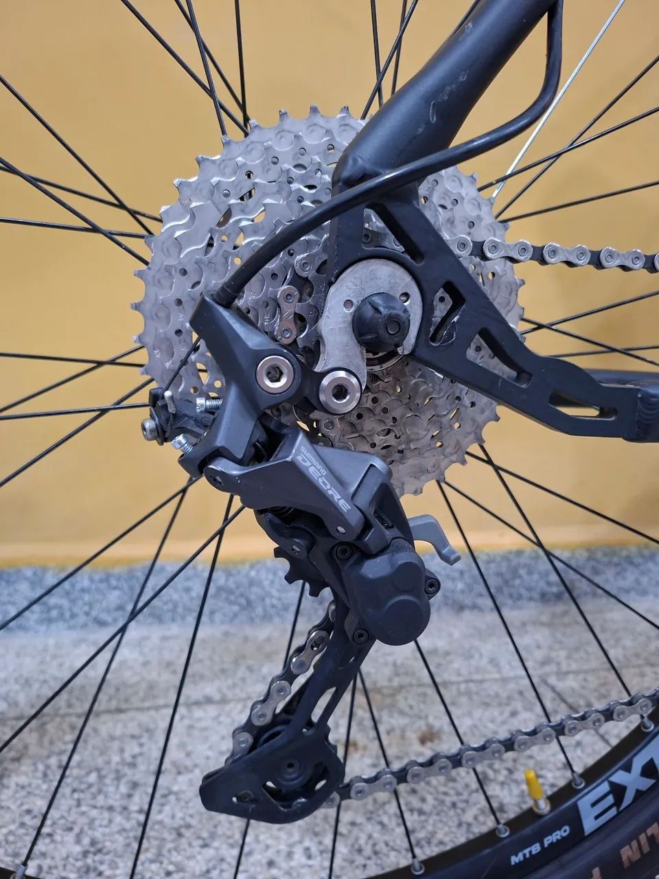 Bike MTB First (tam. XL - 21) Shimano Deore 20v Suspensão à Ar - Foto 3