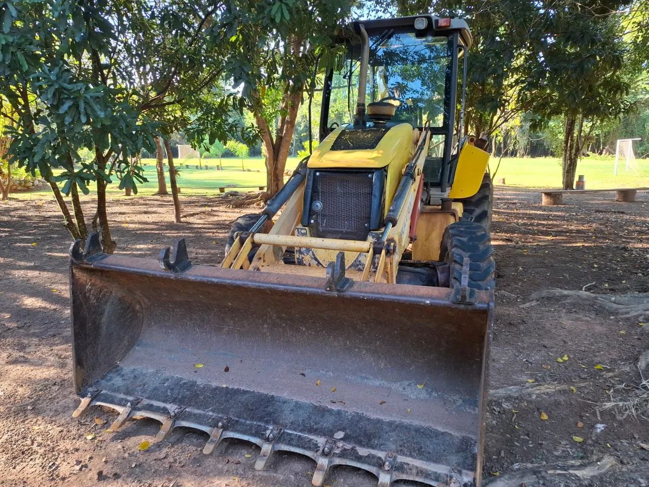 RETROESCAVADEIRA NEW HOLLAND B95B 2012