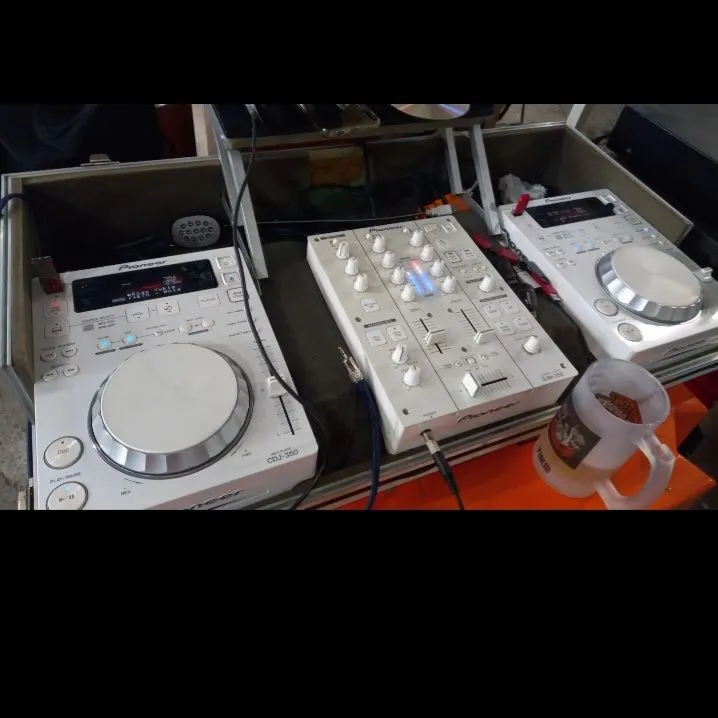 Aparelhos DJ Pioneer CDJ-350 + Mixer