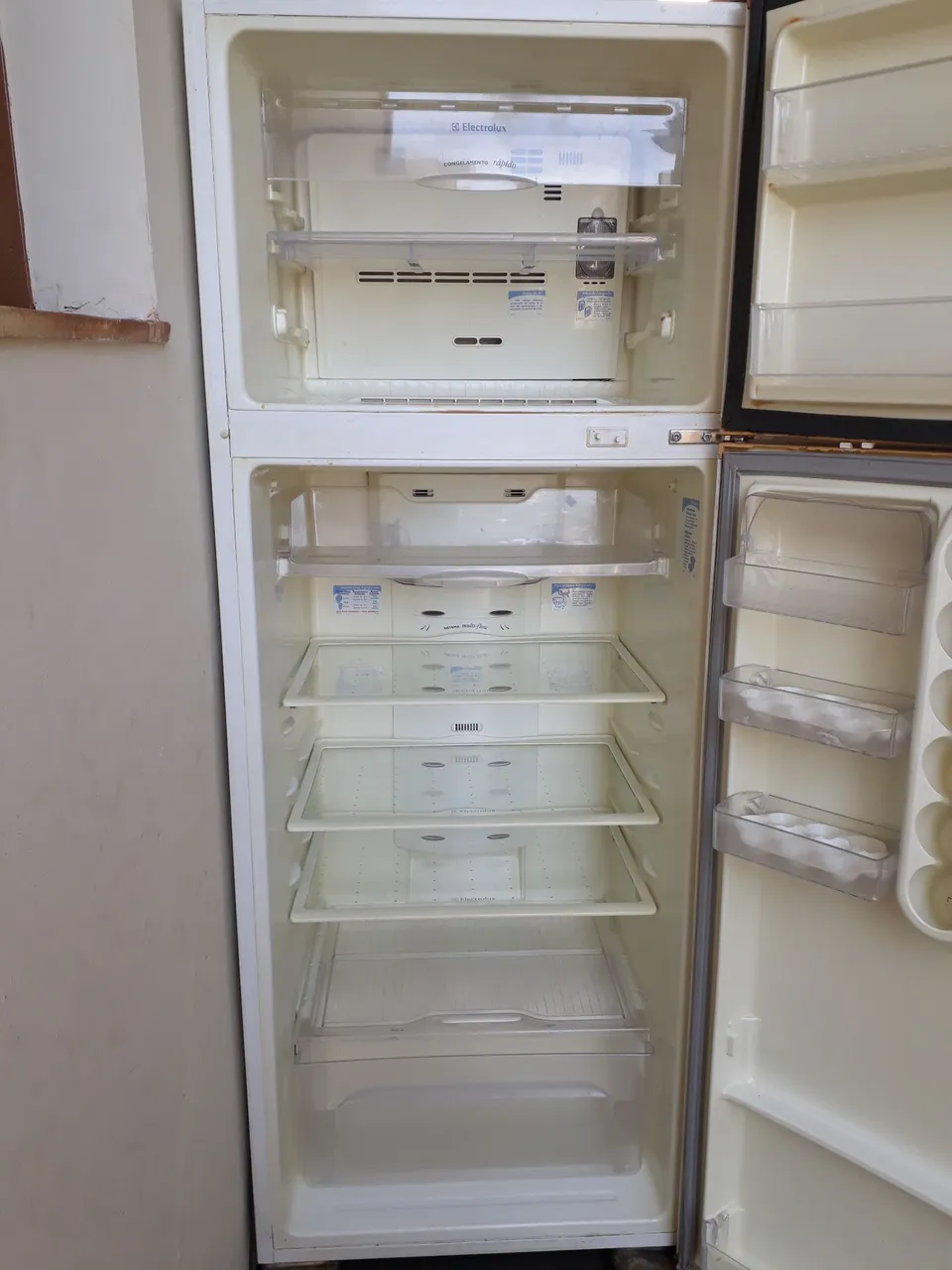 Geladeira com defeito df44 eletrolux