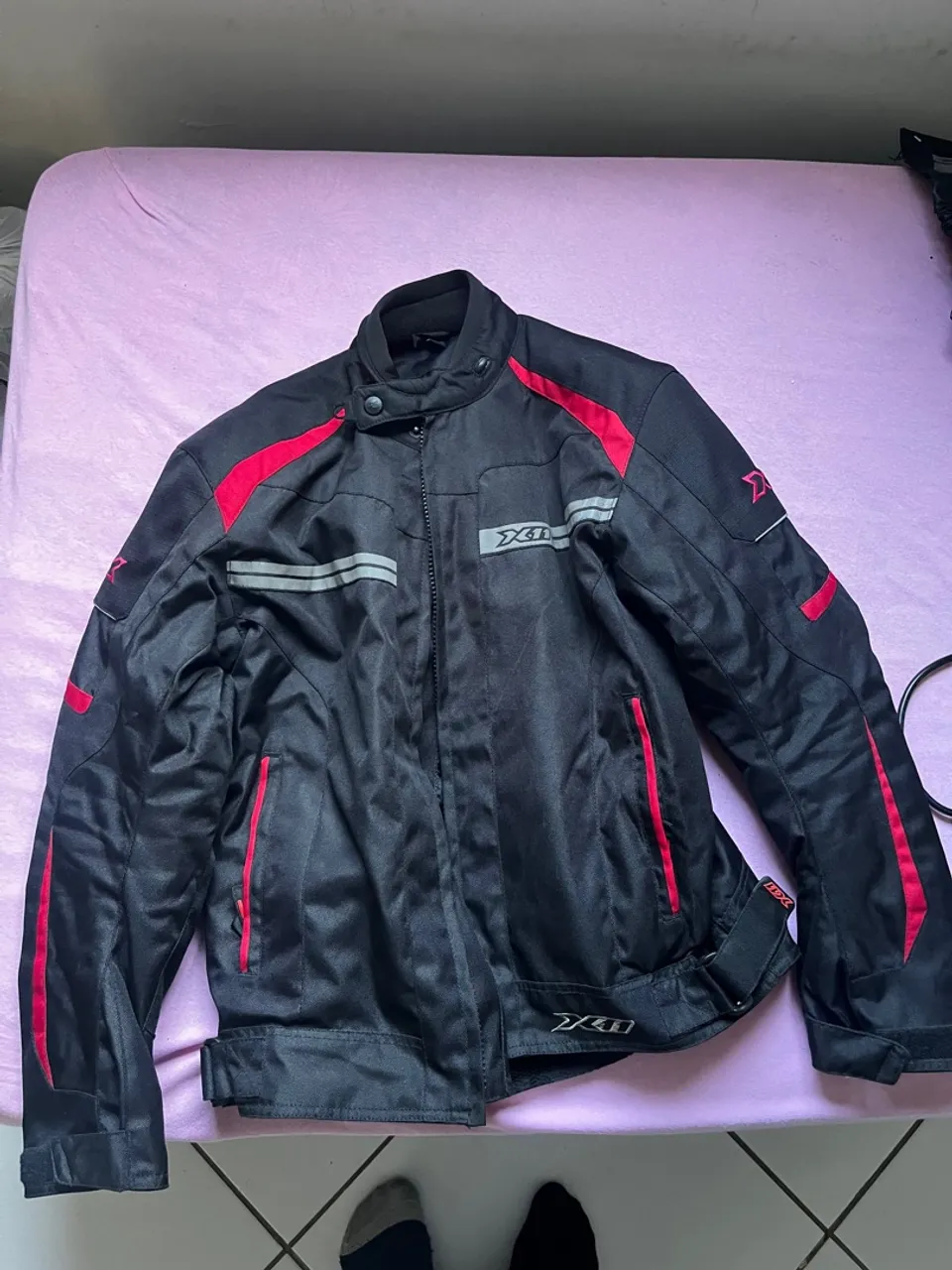Jaqueta X-11 ONE 2 para Motociclismo - Preta com detalhes vermelhos
