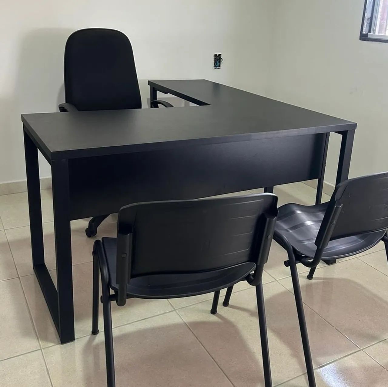 Mesa em L para Escritório - Design Moderno e Funcional