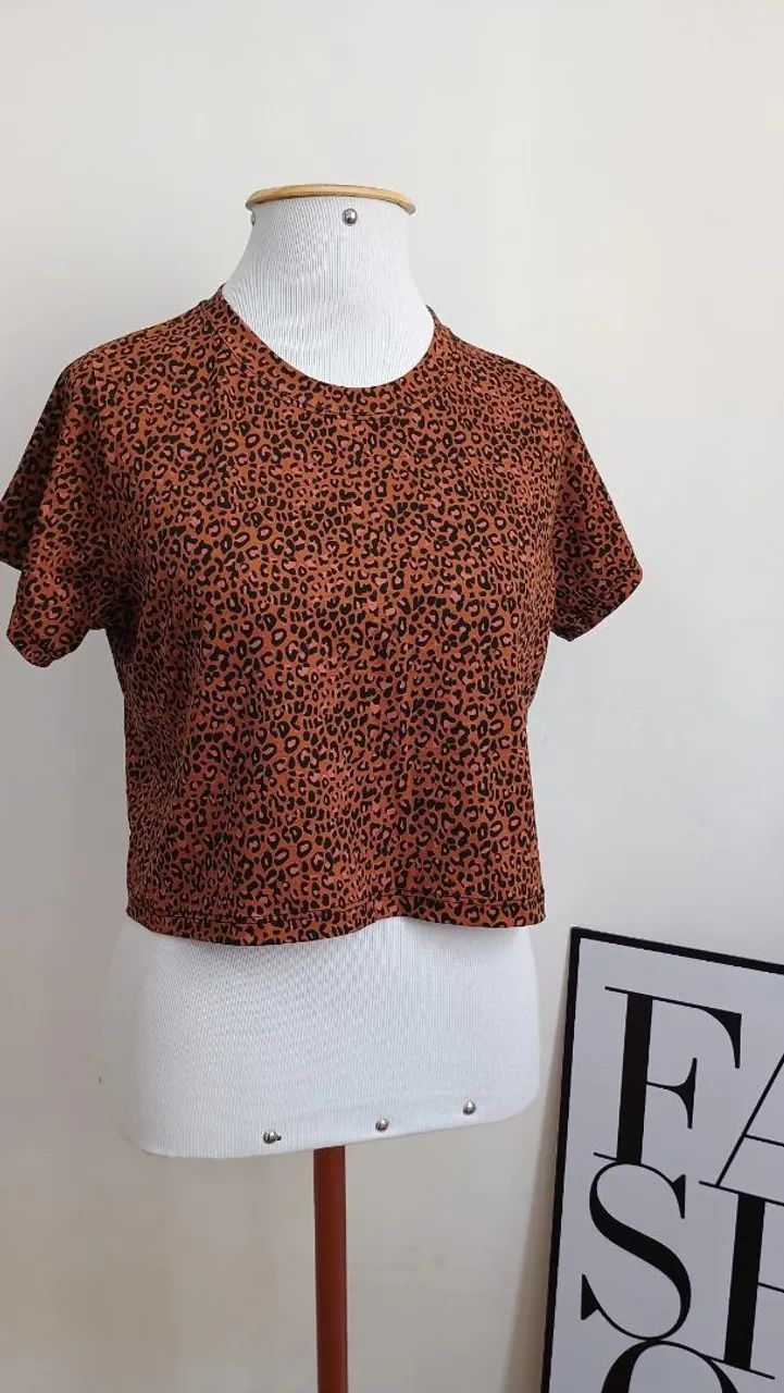Blusa Cropped Animal Print - Foto 2