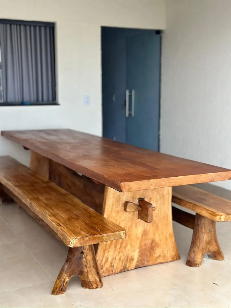 Mesa de Jantar Rústica de Madeira Maciça com Bancos - Foto 3