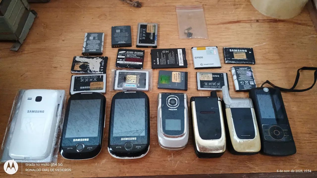 Mobile Phone Charger and Battery Lot – Scrap Items64315682199811125