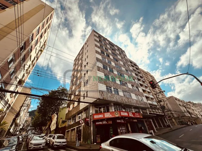 Apartamento com 3 quartos e garagem em Centro - Juiz de Fora - MG