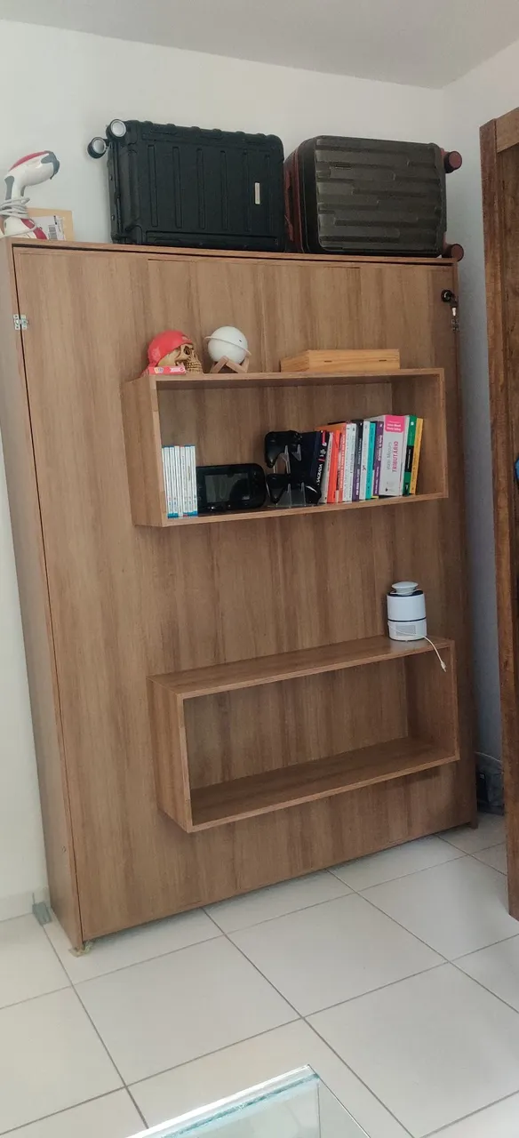 Cama Dobrável com Prateleiras e Design Moderno