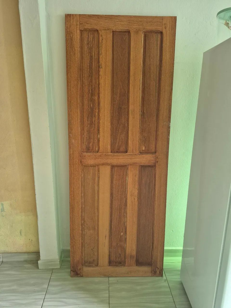 Porta de madeira maciça