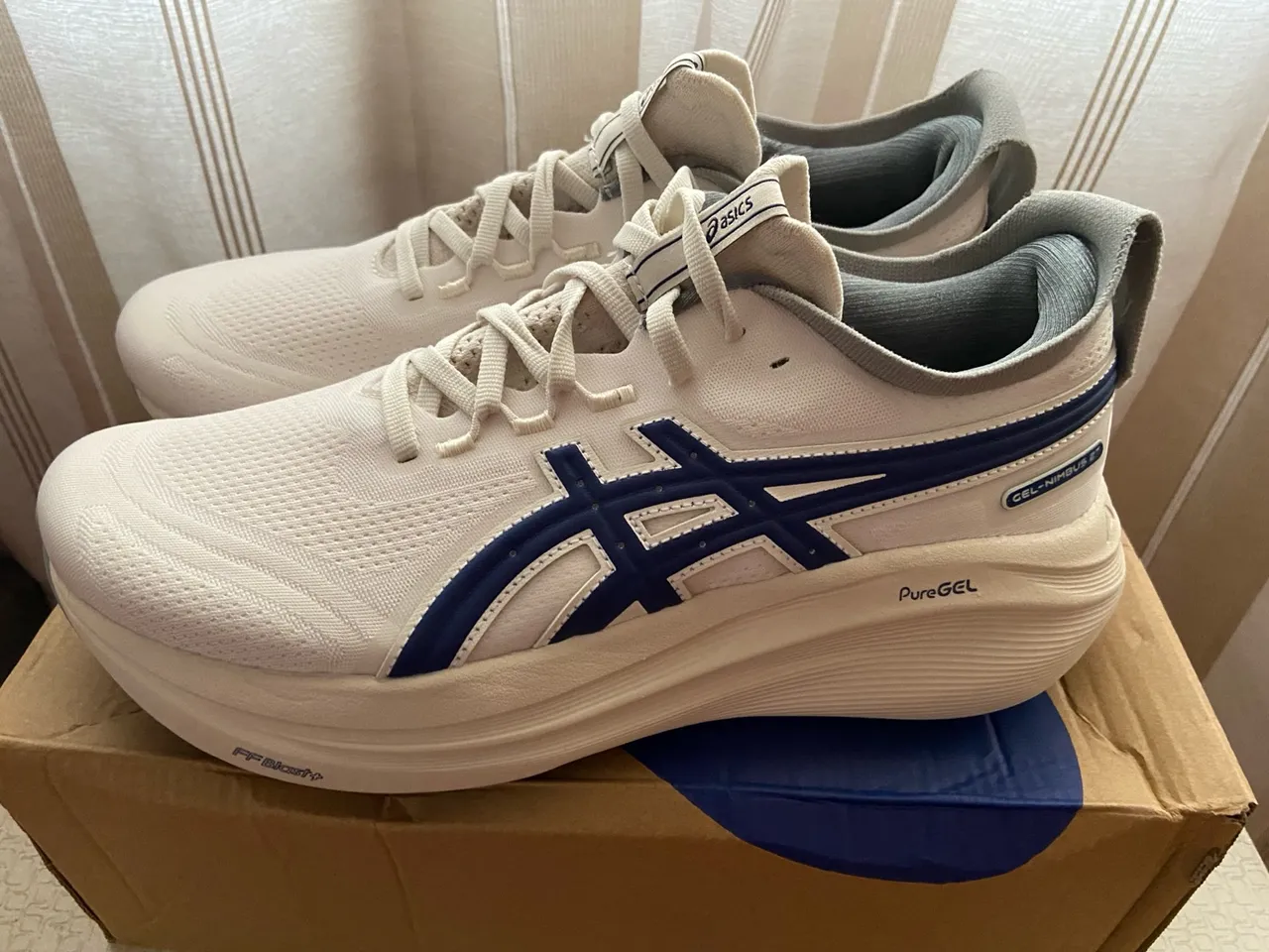 Tênis asics nimbus 27 atc bege/azul