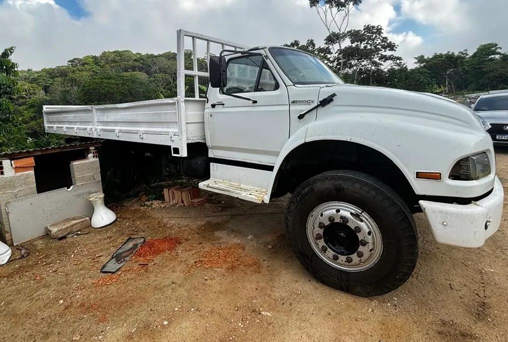 Caminhão Ford F14000 motor MWM