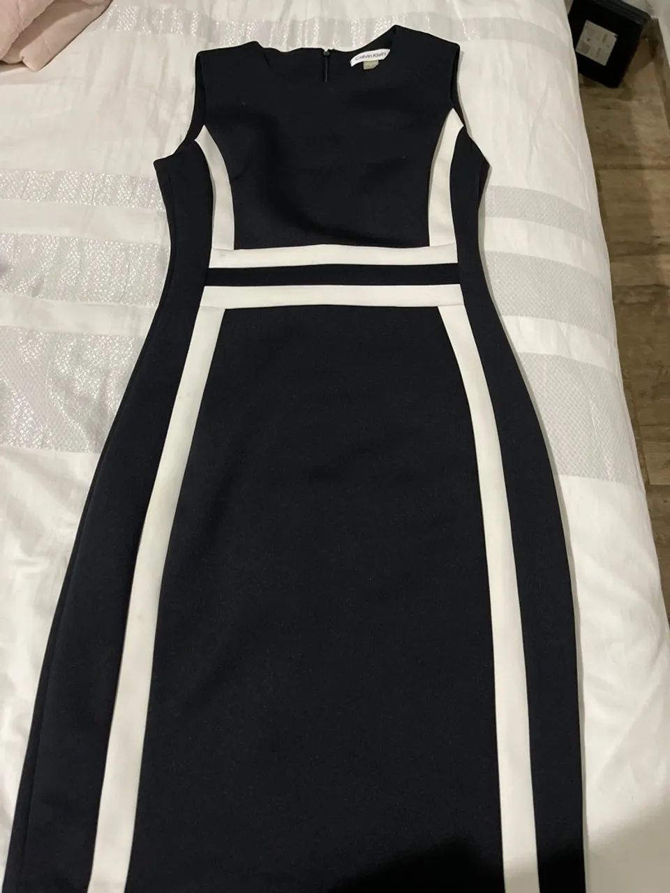 Vestido Preto e Branco original Calvin Klein