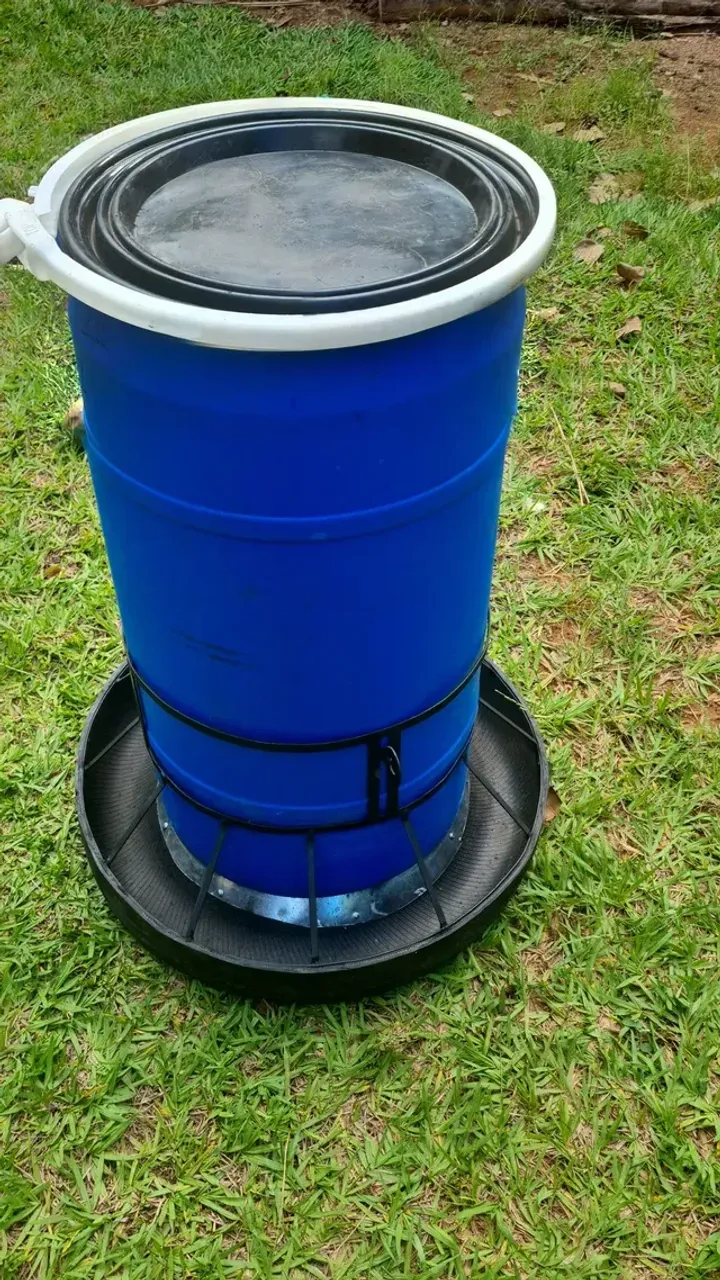 Comedouro(cocho) para leitão, leitoa, cachaço, marrão, capado com 140lts
