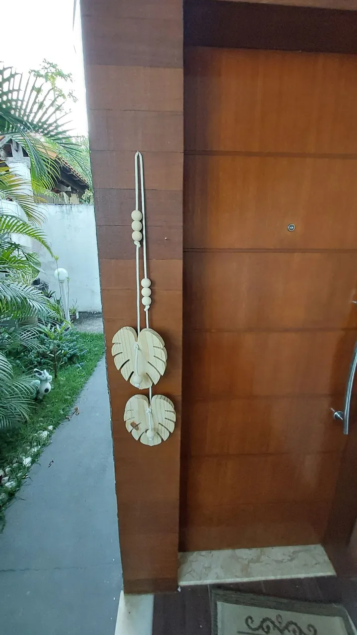 Enfeite Decorativo Folha Costela de ADÃO em Madeira Pinus - 93 cm