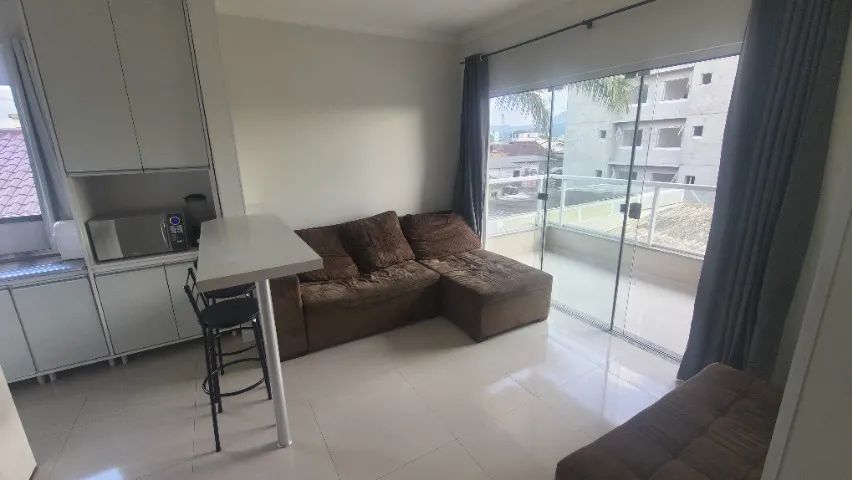1 suíte + 1 dormitório com vaga privativa de garagem em Tijucas