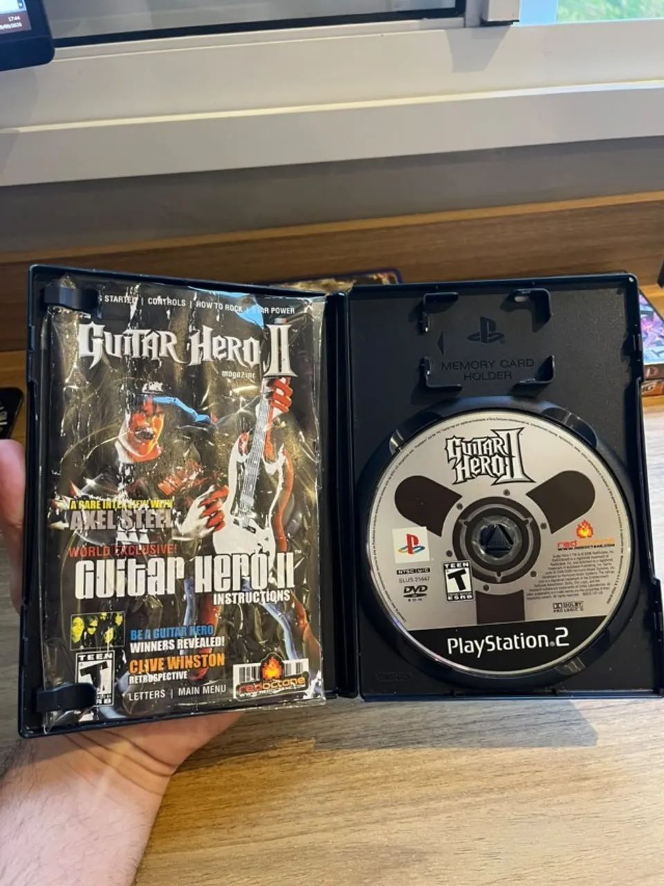 Jogo PS2 -Guitar Hero 2 (Capa e manual danificado) - Foto 3
