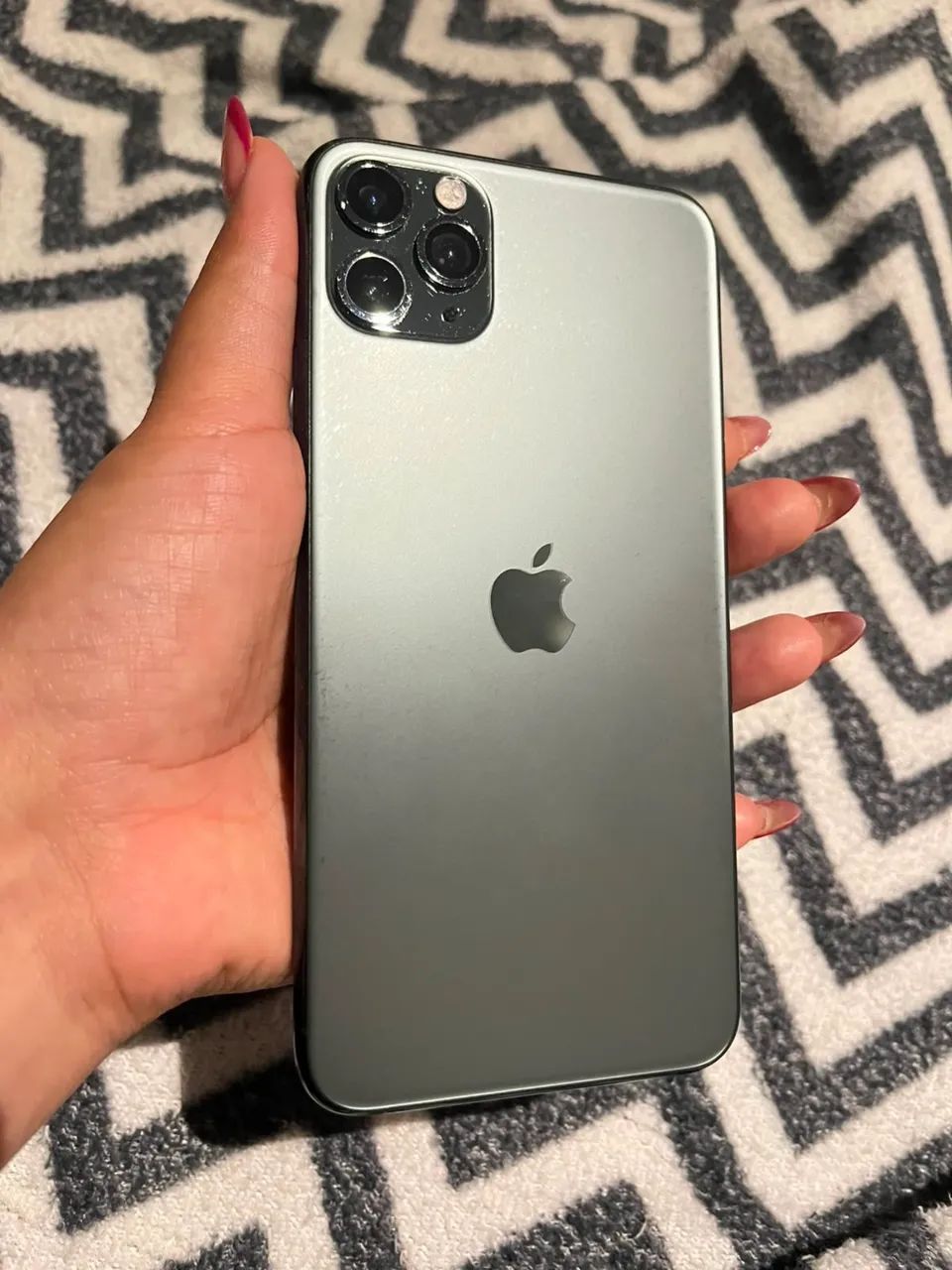 Vendo IPhone 11 Pro Max 1,200pra vender logo  - Foto 3