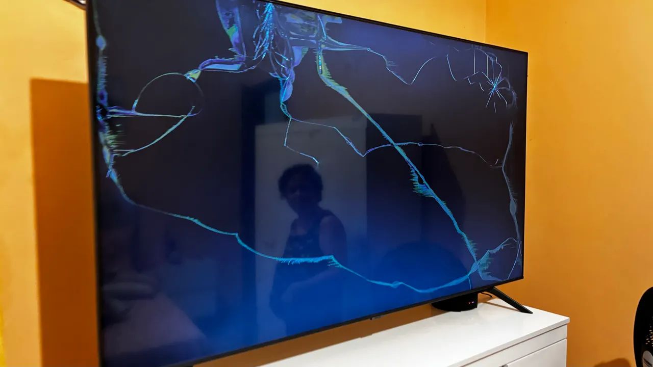 Dano no display -  Smart TV Samsung 65 polegadas Crystal UHD 4K