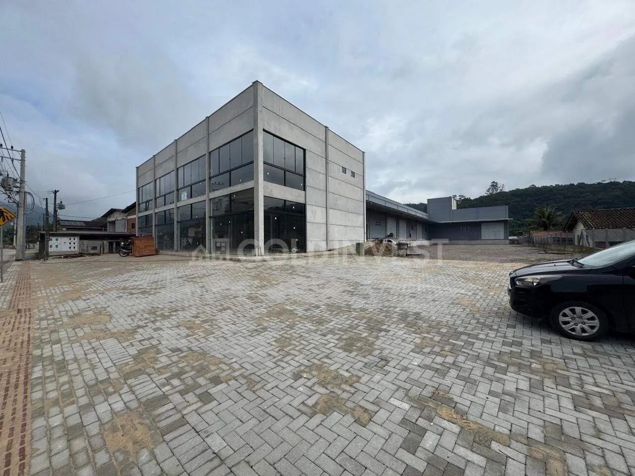 Galpão com 500m² no bairro Guabiruba Sul!!!