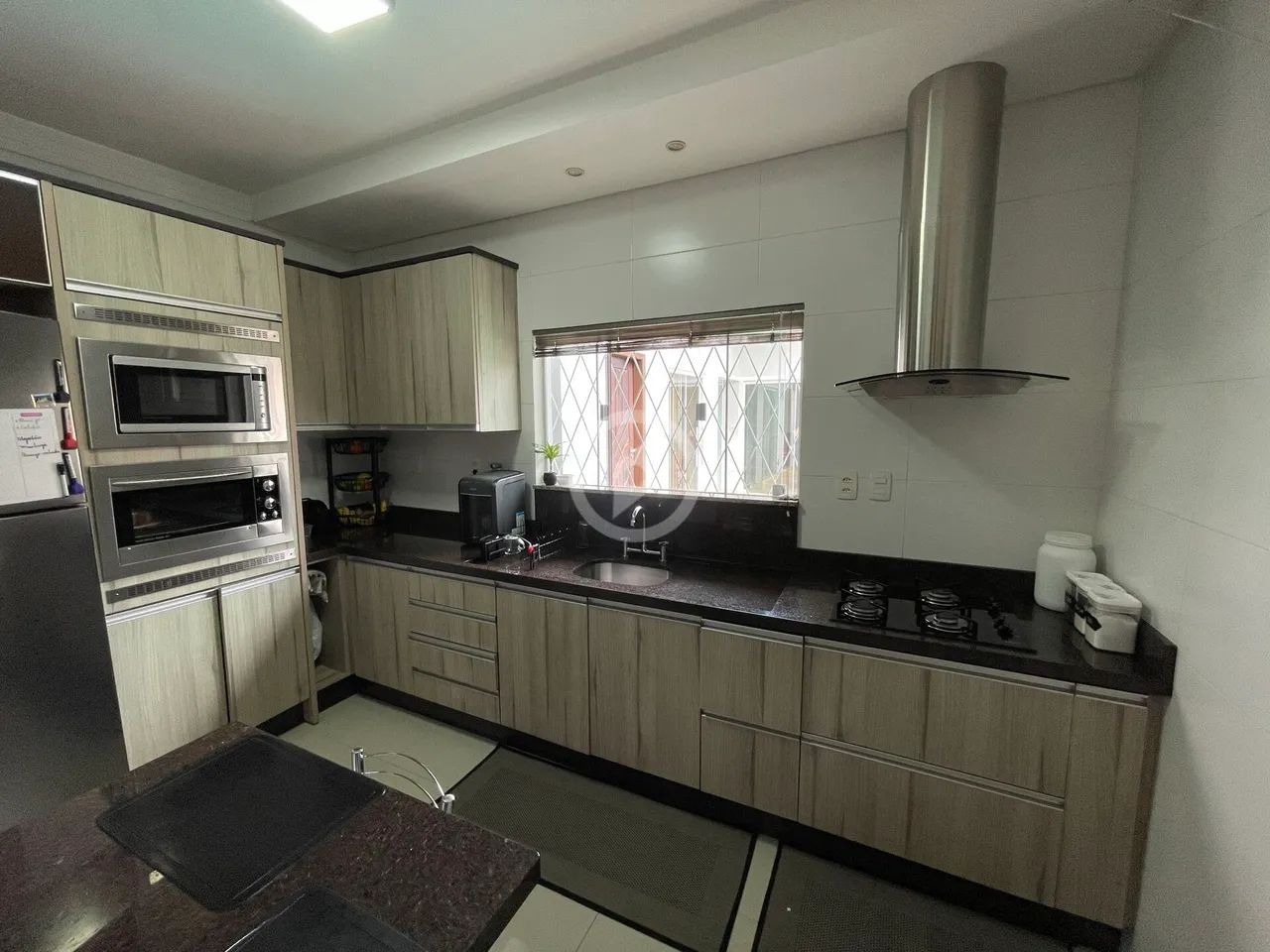 Casa Alto Padrão com Piscina e Suite com Sacada e Banheira - Foto 4