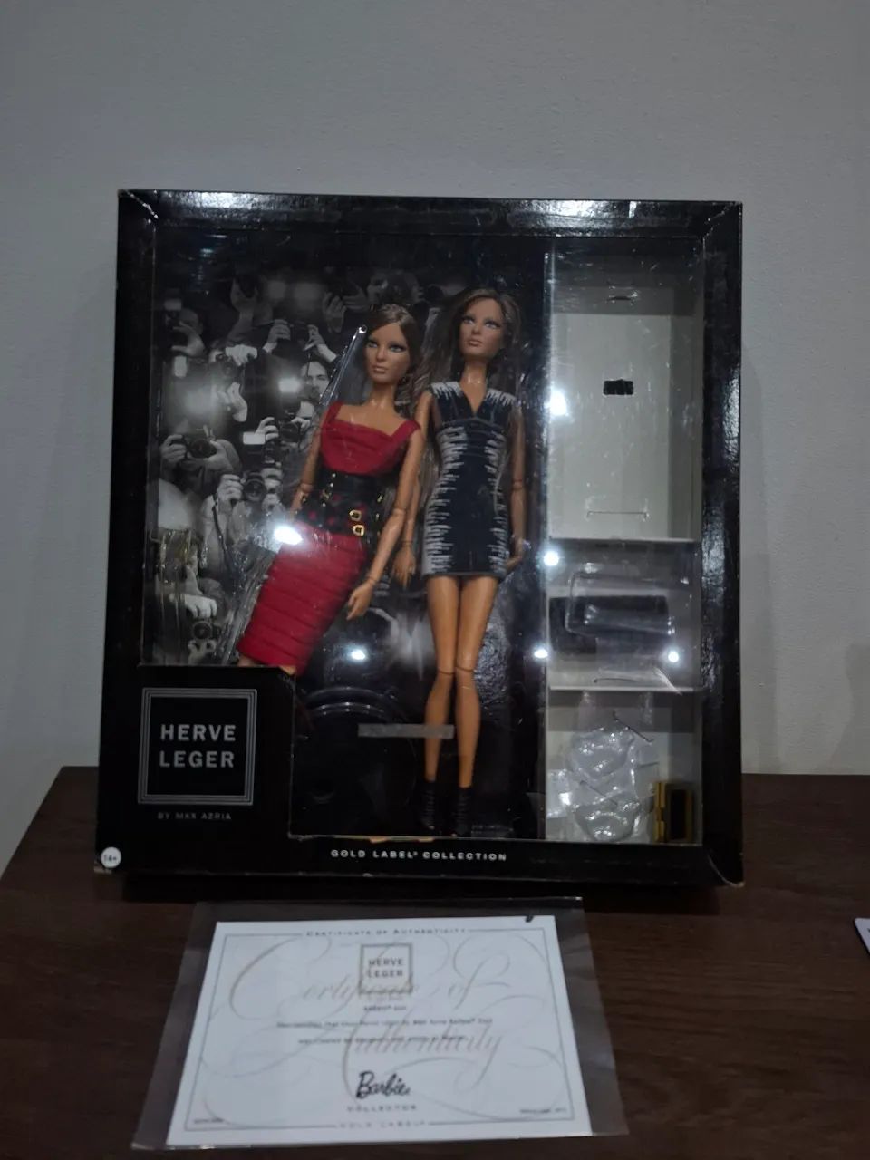 Boneca barbie collector herve lerger