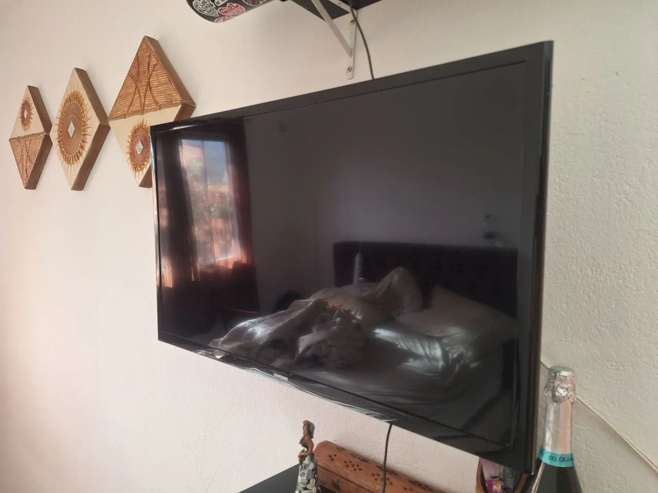 TV 32 polegadas ja com o Suporte de parede
